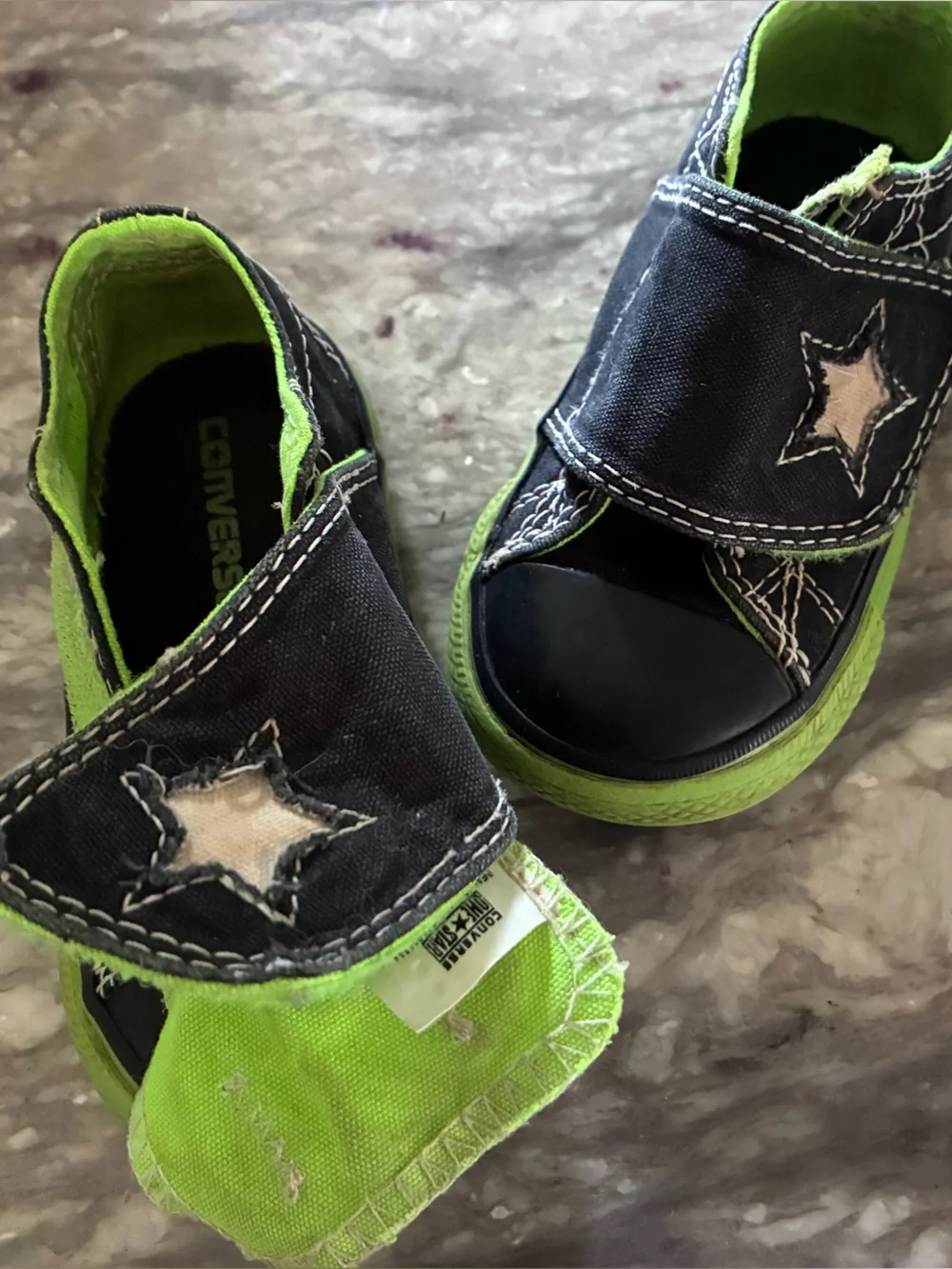 Converse Kids Black and Lime Green One Star Hook-and-Loop Sneakers